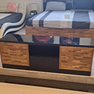 Bb Black & Brick Tv 1