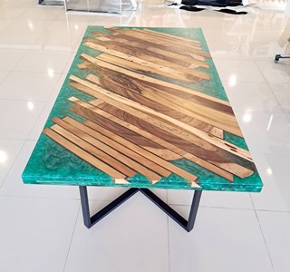 Green Resin Dining Table1