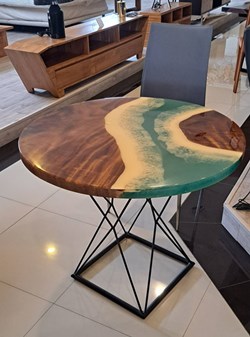 Round Resin 1